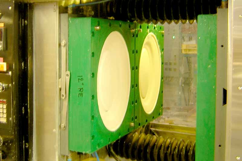 Moule de plat ovale 12 pouces vaisselle en test de production pour validation