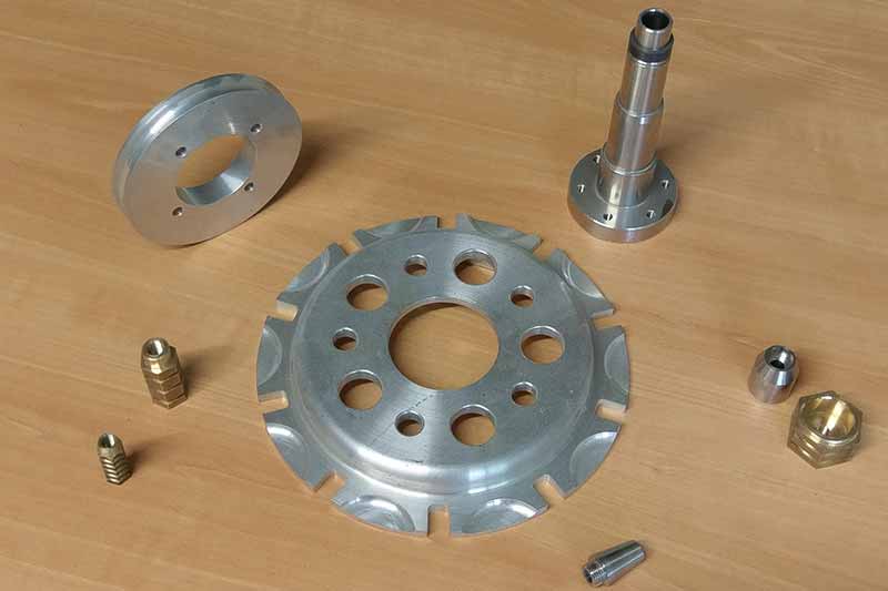 Diverses pièces de maintenance, accessoires moules, usinage fait à la demande